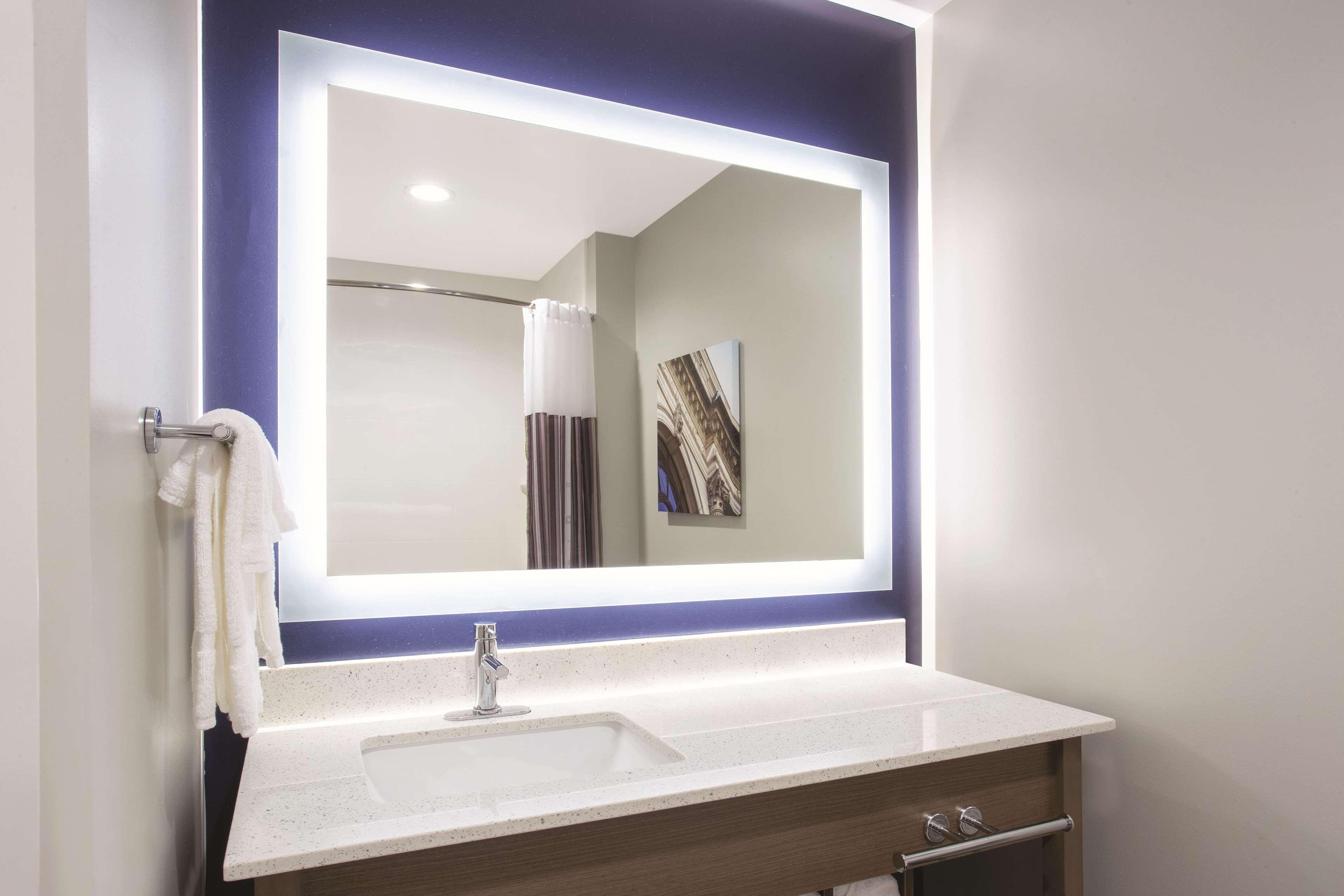 Hotel La Quinta By Wyndham Buffalo Amherst