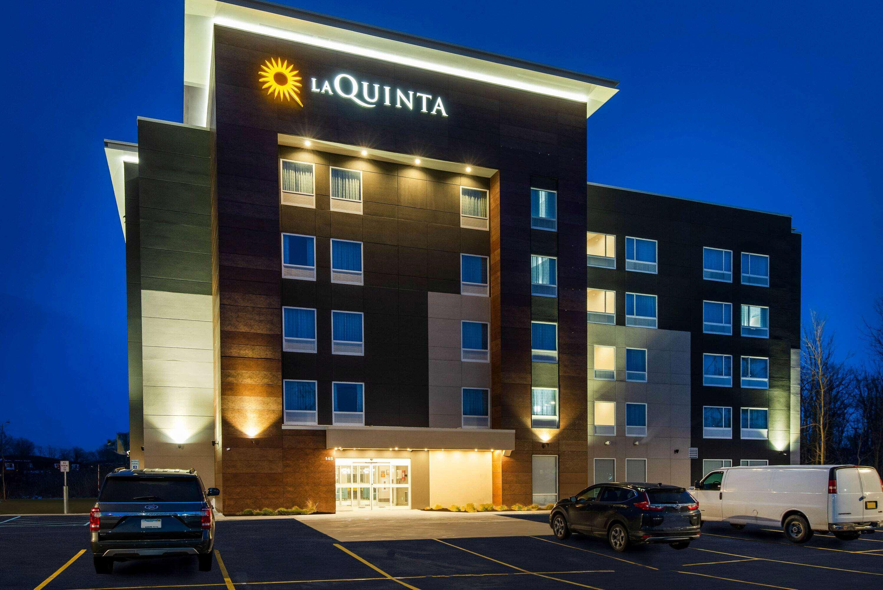 La Quinta By Wyndham Buffalo Hotel