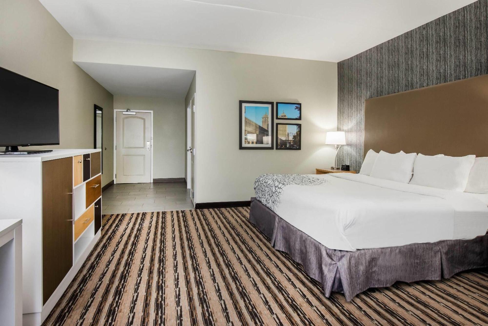 Hotel La Quinta By Wyndham Buffalo