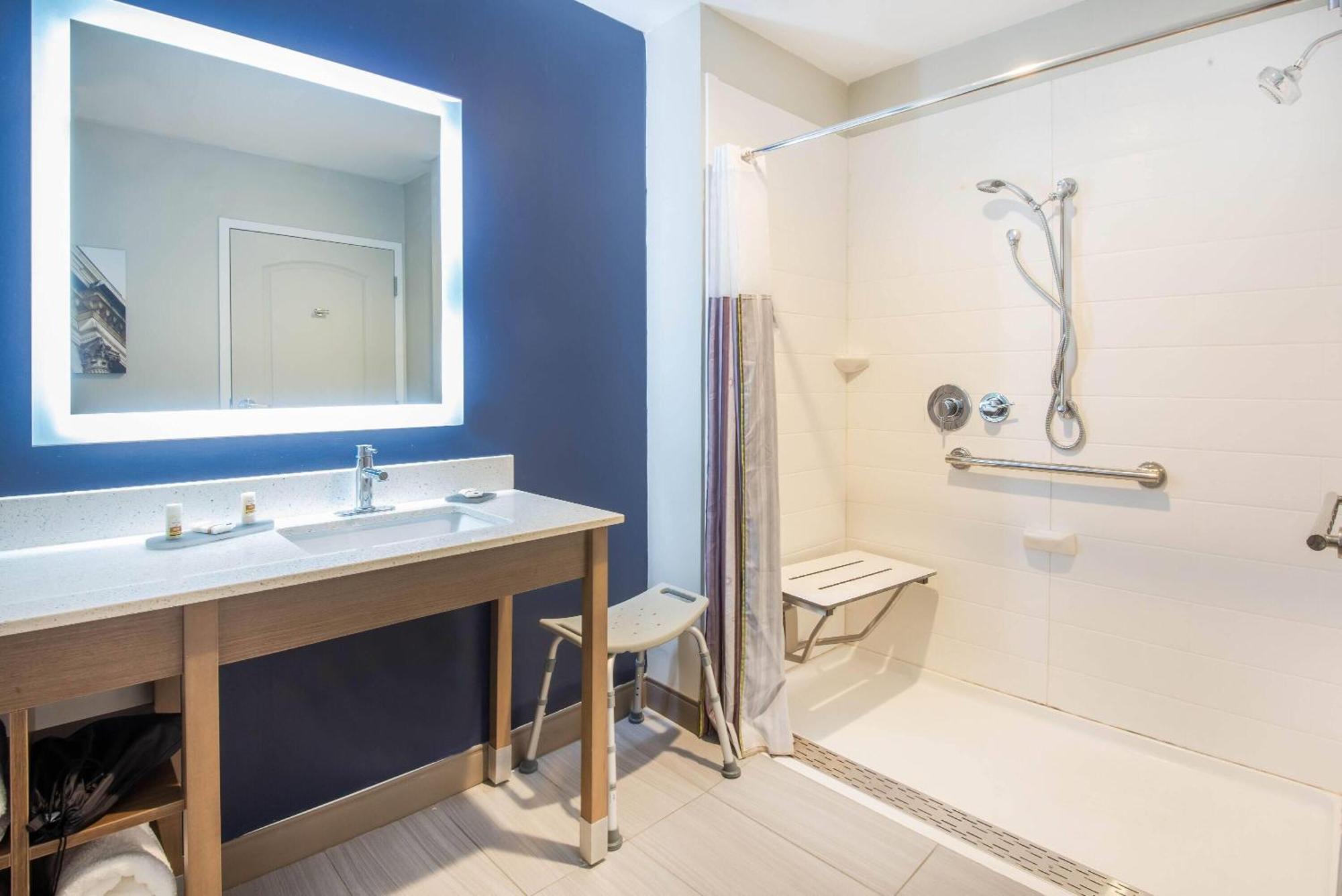 Hotel La Quinta By Wyndham Buffalo 3*